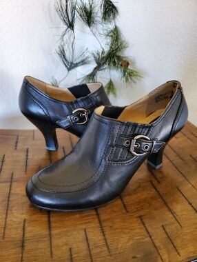 White Mountain Black Heeled Ankle Booties Shooties with Buckle NWOB